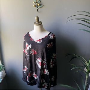 Chelsea & Theodore Top V-Neck Black Floral Size Large NWT